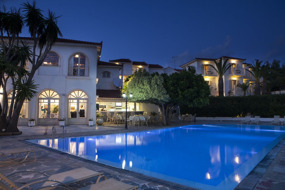 Princess Hotel — Swimming pool in Lassi, Ionian Islands