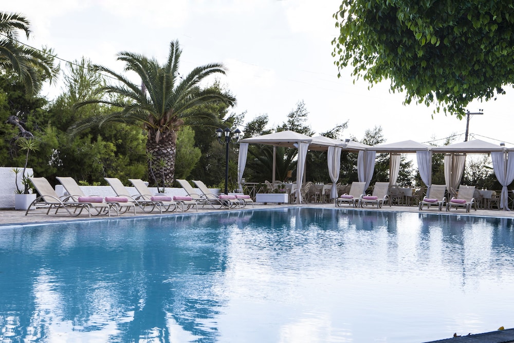 Princess Hotel — Swimming pool in Lassi, Ionian Islands