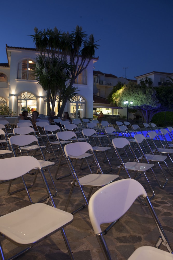 Princess Hotel — Hotel building in Lassi, Ionian Islands