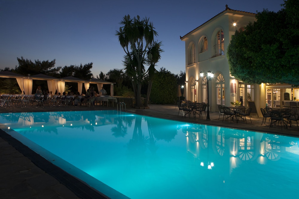 Princess Hotel — Swimming pool in Lassi, Ionian Islands