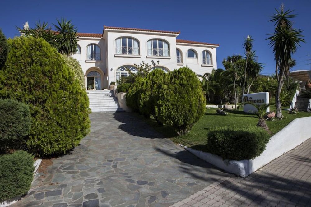 Princess Hotel — Hotel building in Lassi, Ionian Islands