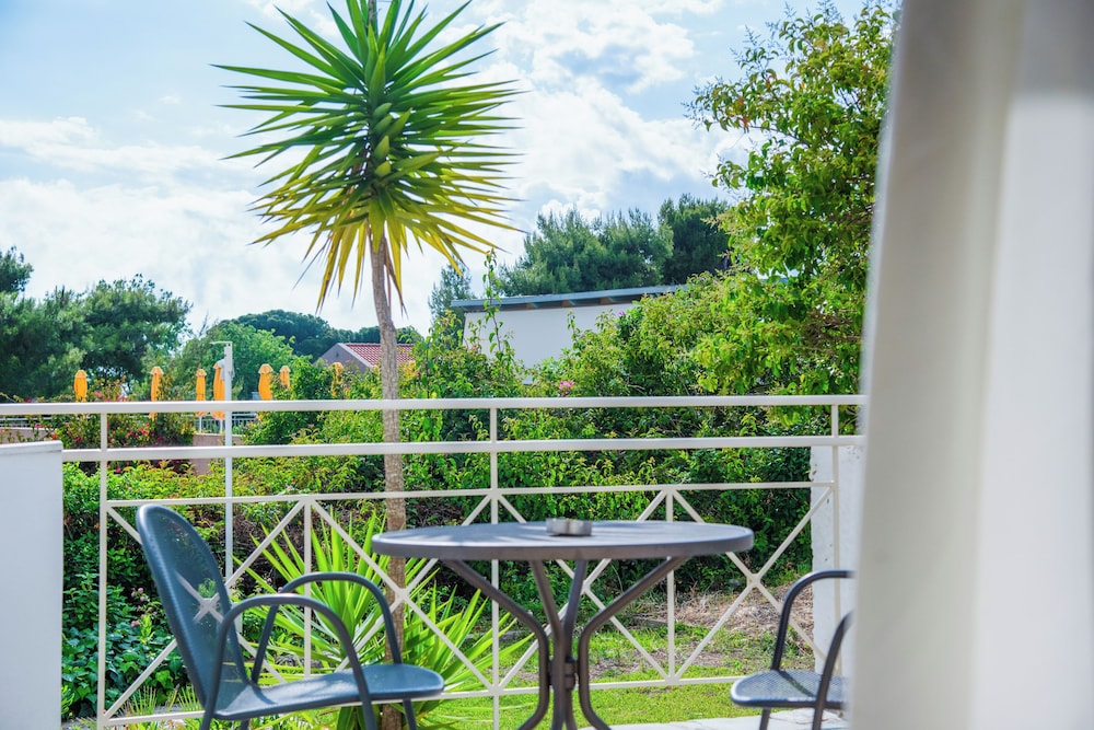 Princess Hotel — Hotel building in Lassi, Ionian Islands