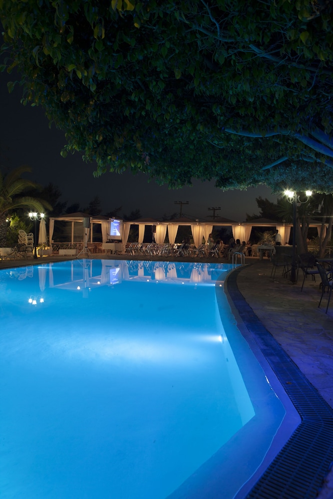 Princess Hotel — Swimming pool in Lassi, Ionian Islands