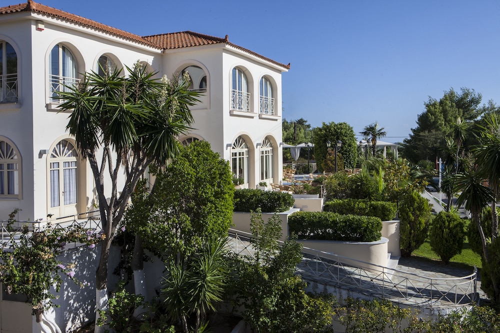 Princess Hotel — Hotel building in Lassi, Ionian Islands