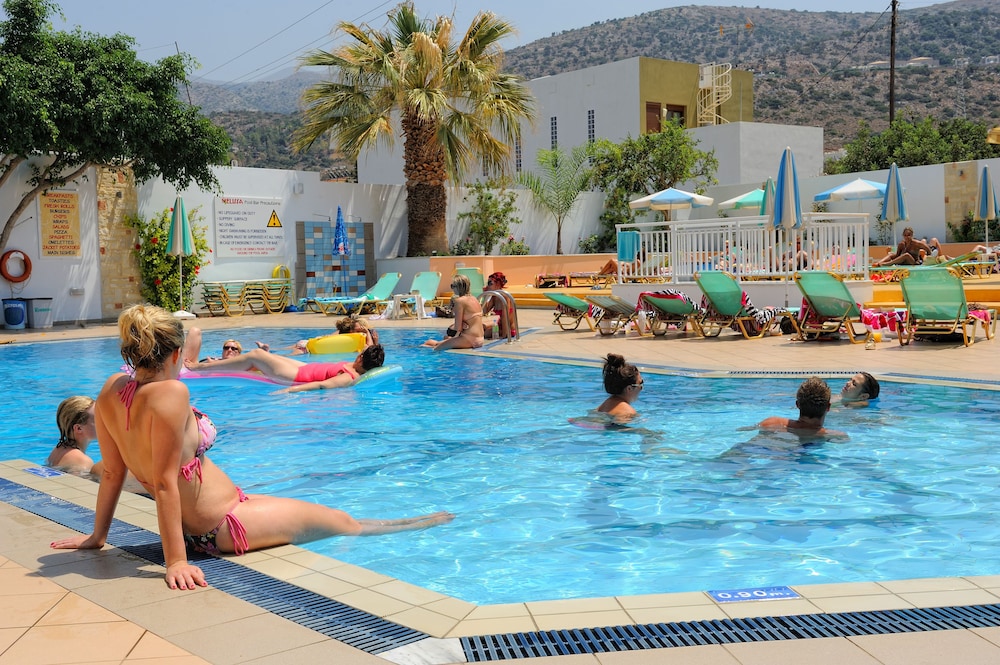 Melissa Apartments, Studios & Suites — Swimming pool in Malia