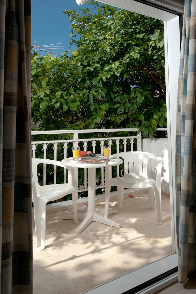 Melissa Apartments, Studios & Suites — Hotel rooms in Malia