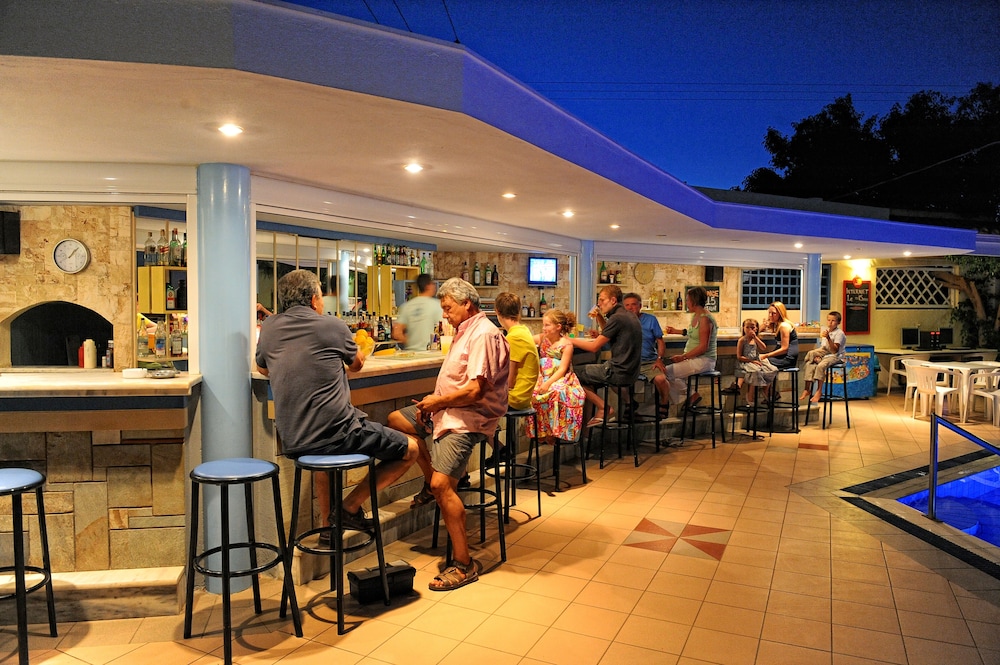 Melissa Apartments, Studios & Suites — Restaurant & bars in Malia