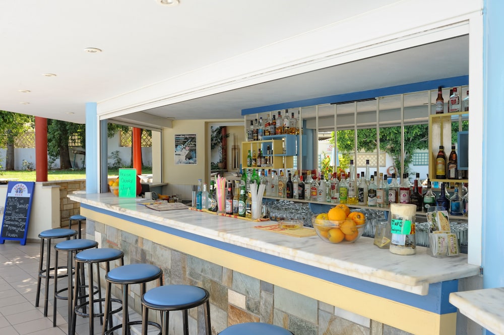 Melissa Apartments, Studios & Suites — Restaurant & bars in Malia