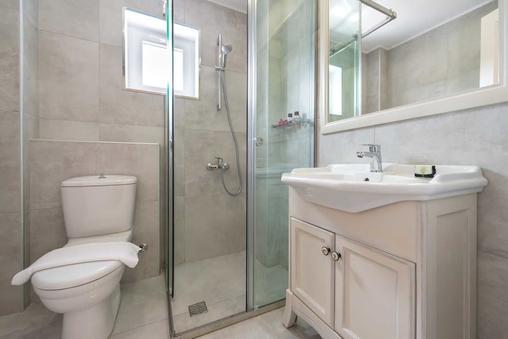 Erietta Aparthotel — Hotel rooms in Tsilivi, Ionian Islands