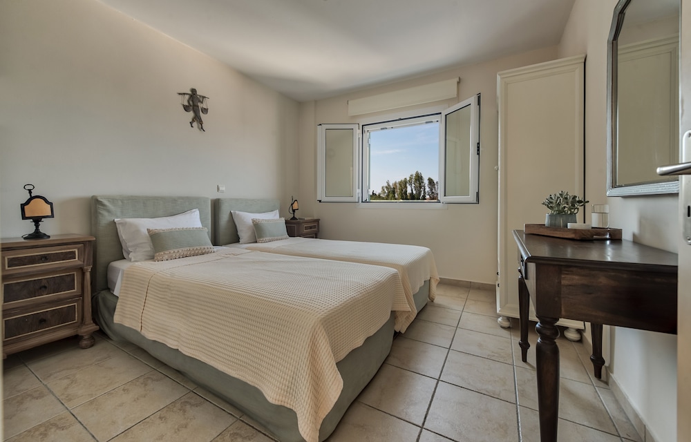 Erietta Aparthotel — Hotel rooms in Tsilivi, Ionian Islands