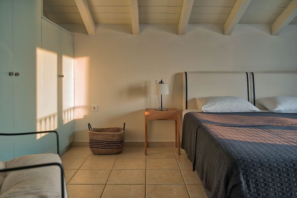 Erietta Aparthotel — Hotel rooms in Tsilivi, Ionian Islands