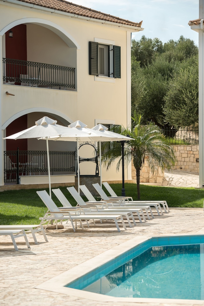 Erietta Aparthotel — Swimming pool in Tsilivi, Ionian Islands