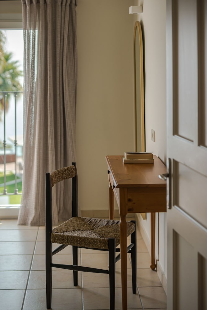 Erietta Aparthotel — Hotel rooms in Tsilivi, Ionian Islands