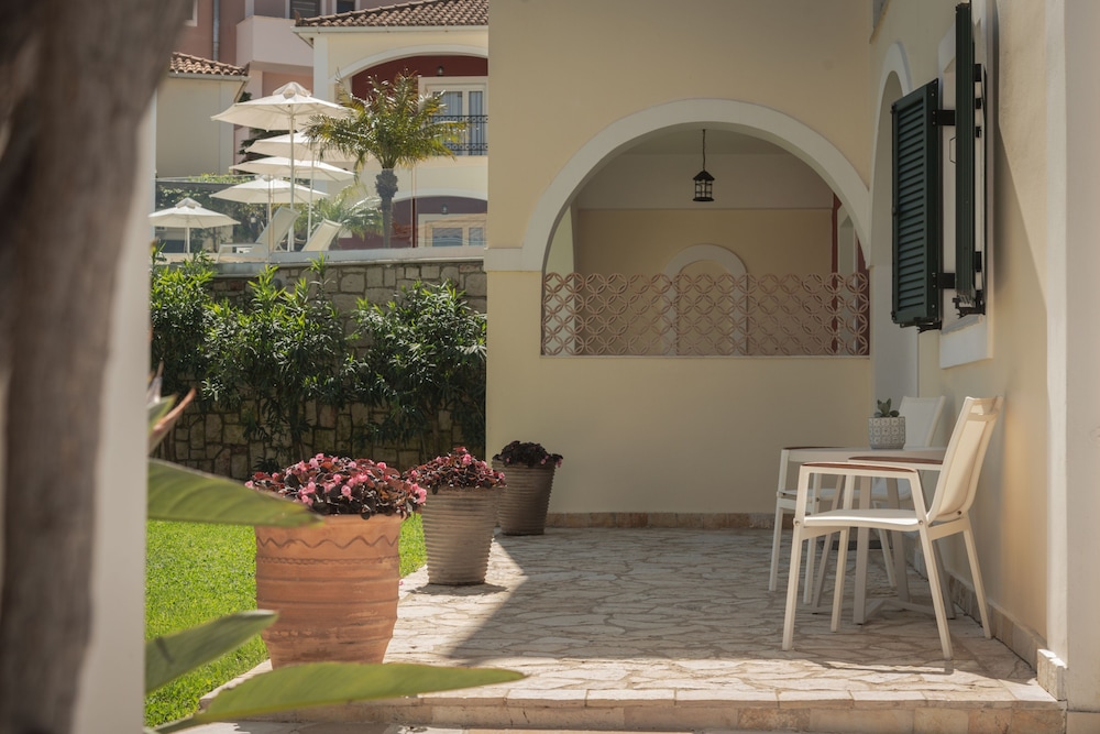 Erietta Aparthotel — Hotel building in Tsilivi, Ionian Islands