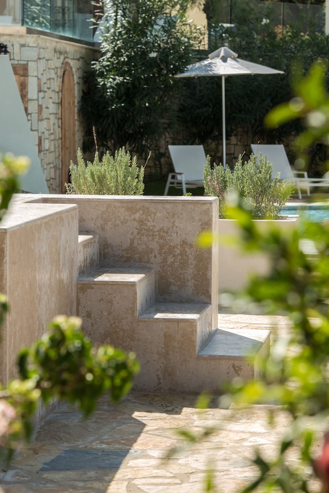 Erietta Aparthotel — Swimming pool in Tsilivi, Ionian Islands