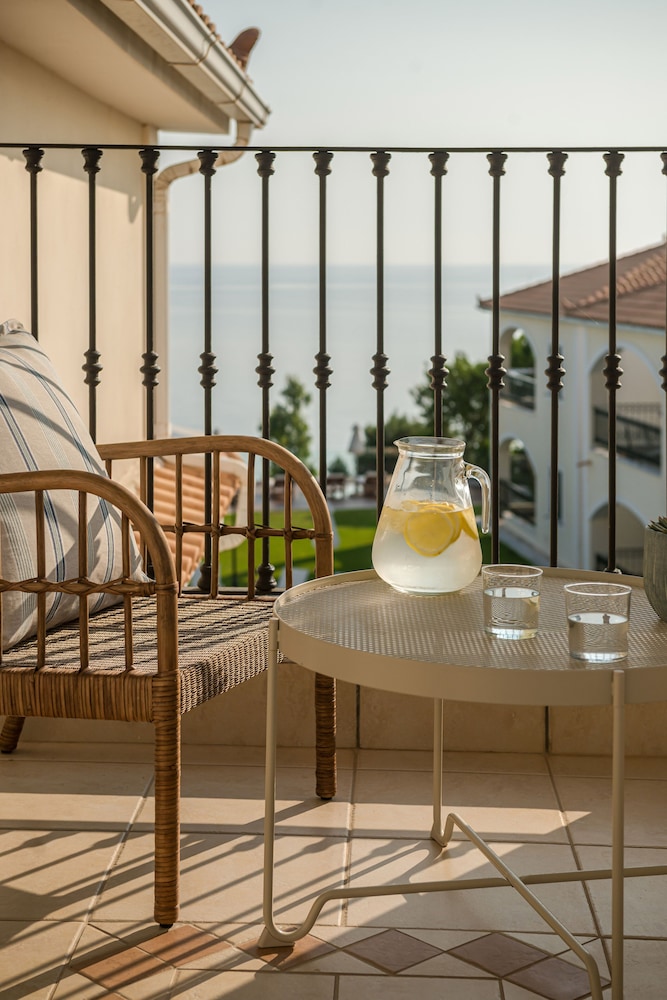 Erietta Aparthotel — Hotel building in Tsilivi, Ionian Islands
