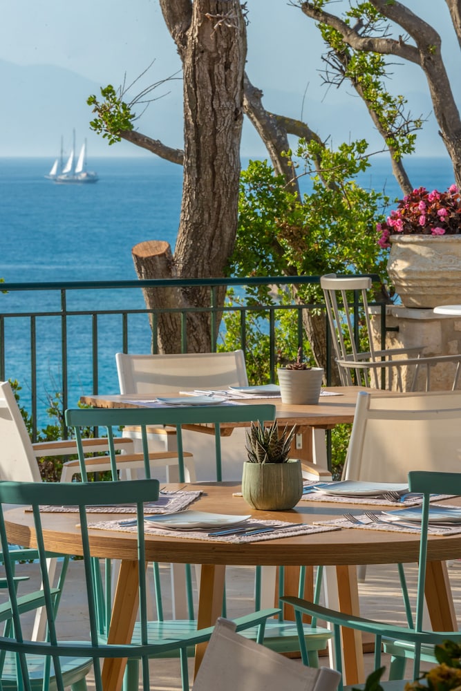 Erietta Aparthotel — Restaurant & bars in Tsilivi, Ionian Islands