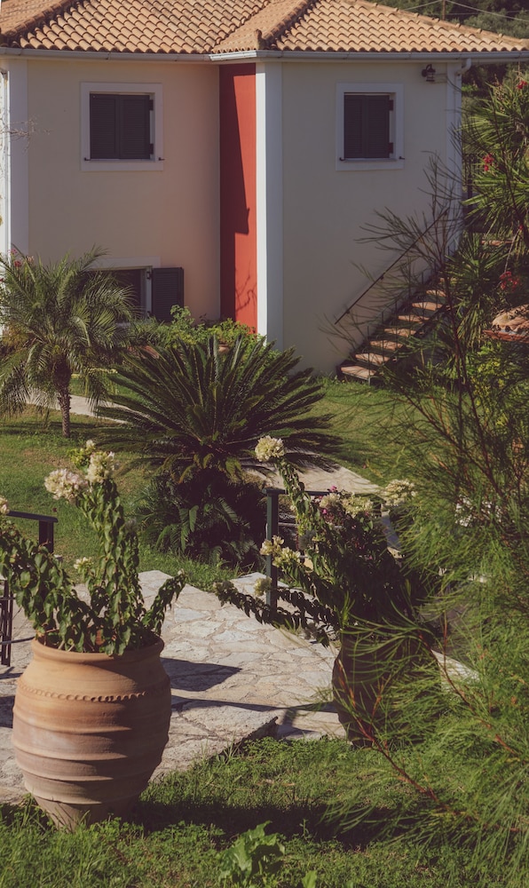 Erietta Aparthotel — Hotel building in Tsilivi, Ionian Islands