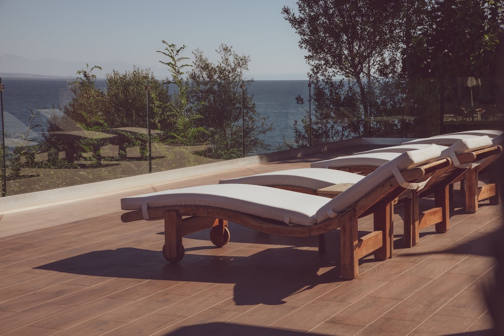Erietta Aparthotel — Swimming pool in Tsilivi, Ionian Islands