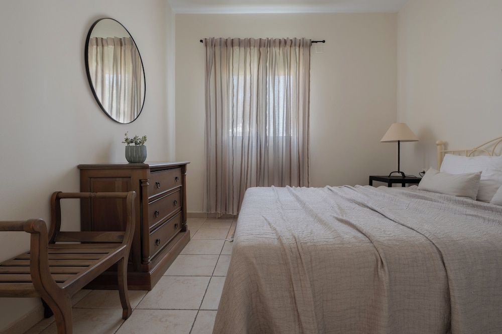 Erietta Aparthotel — Hotel rooms in Tsilivi, Ionian Islands