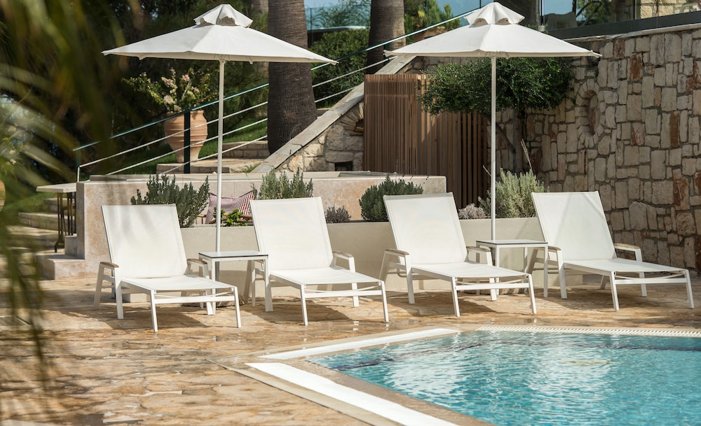 Erietta Aparthotel — Swimming pool in Tsilivi, Ionian Islands