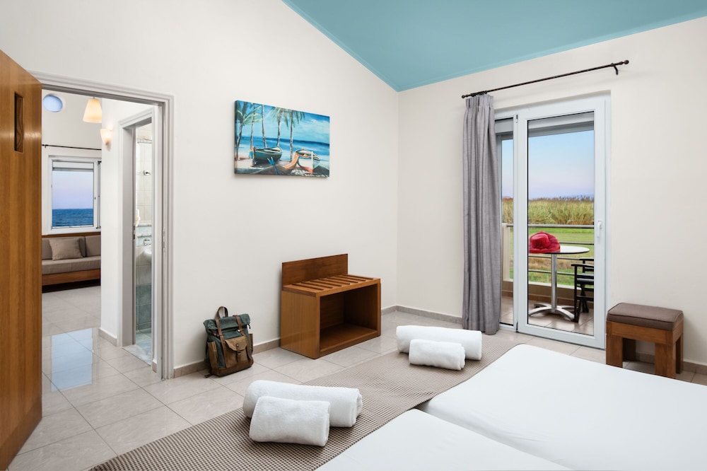 Maleme Mare Beach Resort Hotel — Hotel rooms in Platanias