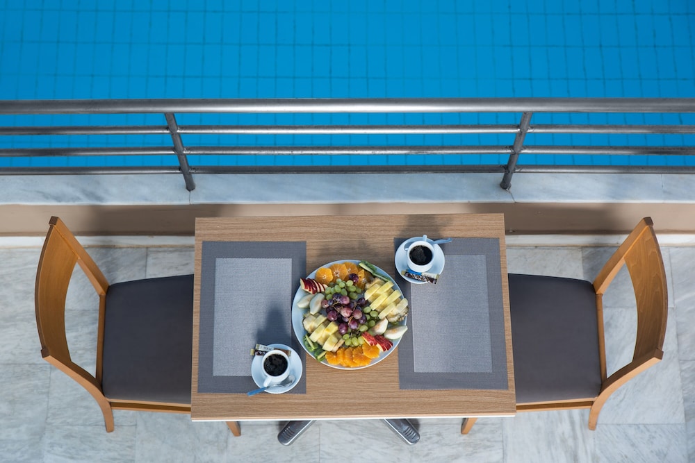 Maleme Mare Beach Resort Hotel — Swimming pool in Platanias