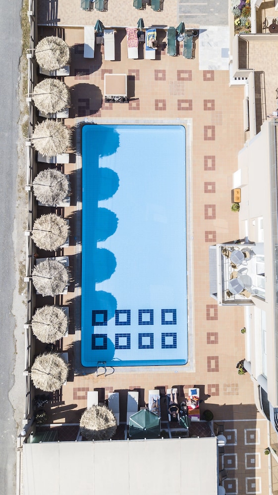 Maleme Mare Beach Resort Hotel — Swimming pool in Platanias