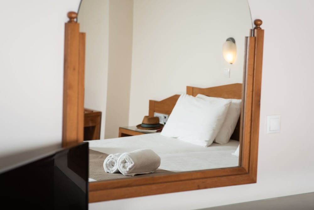 Maleme Mare Beach Resort Hotel — Hotel rooms in Platanias