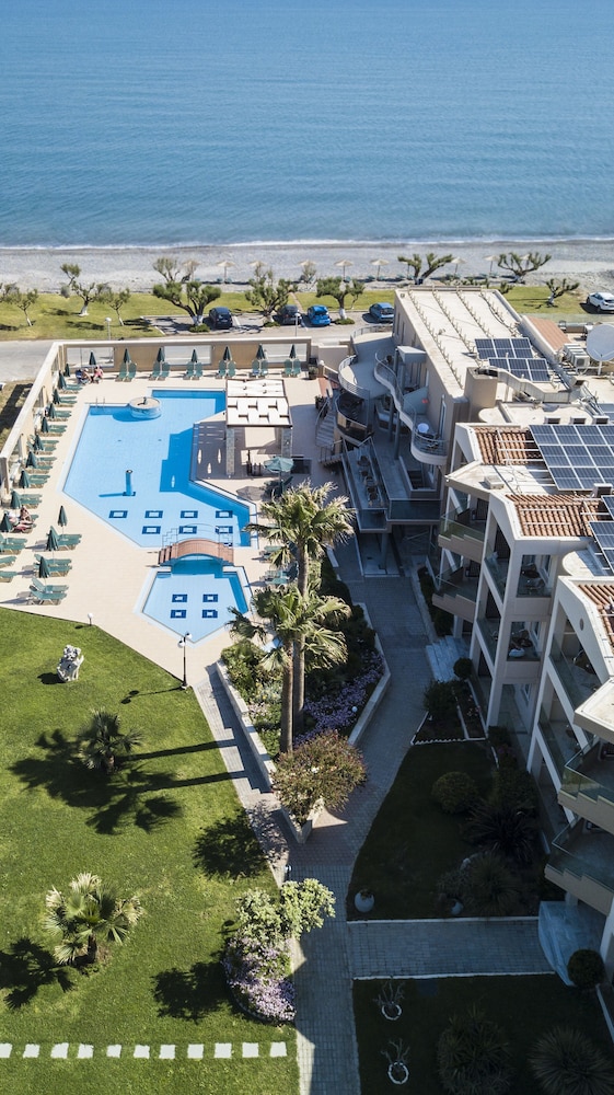 Maleme Mare Beach Resort Hotel — Swimming pool in Platanias