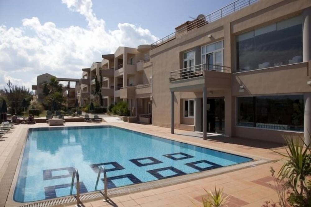 Maleme Mare Beach Resort Hotel — Swimming pool in Platanias