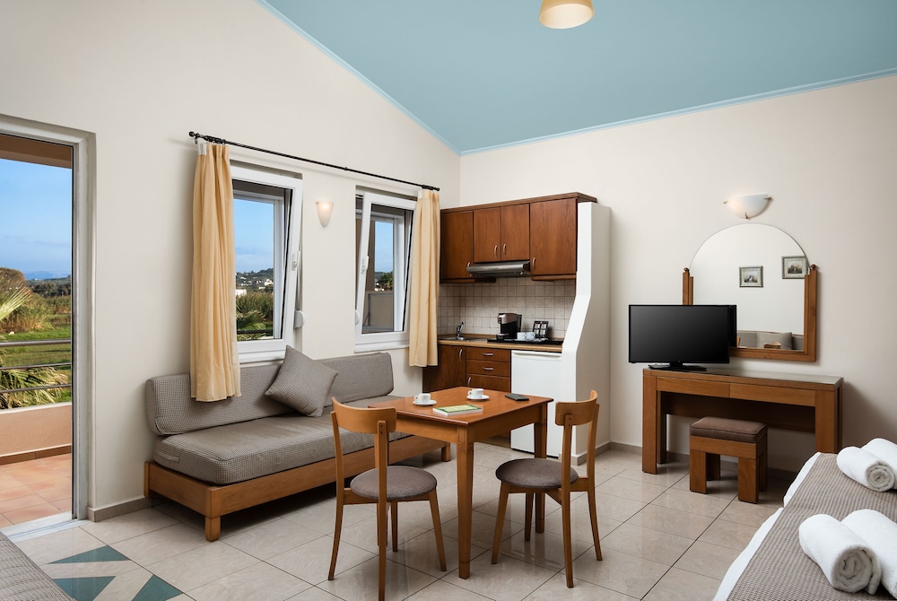 Maleme Mare Beach Resort Hotel — Hotel rooms in Platanias