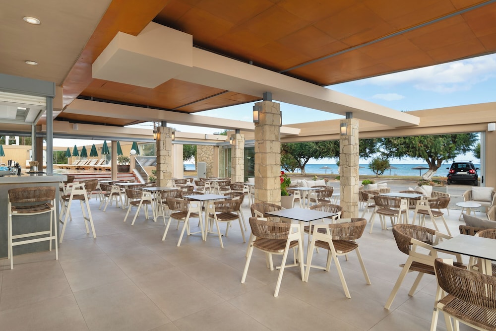 Maleme Mare Beach Resort Hotel — Restaurant & bars in Platanias