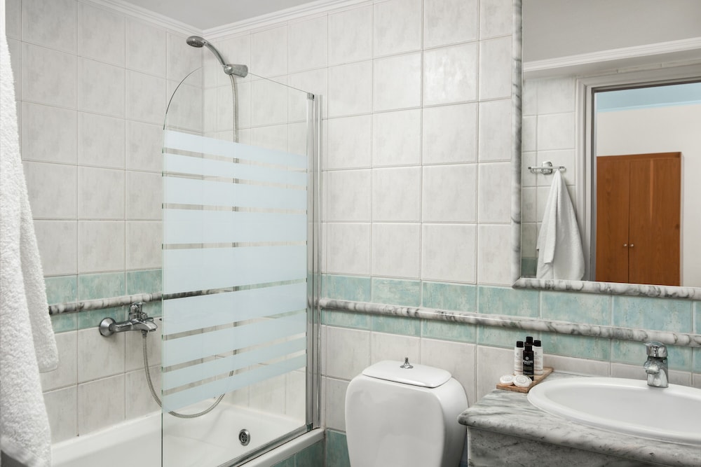Maleme Mare Beach Resort Hotel — Hotel rooms in Platanias