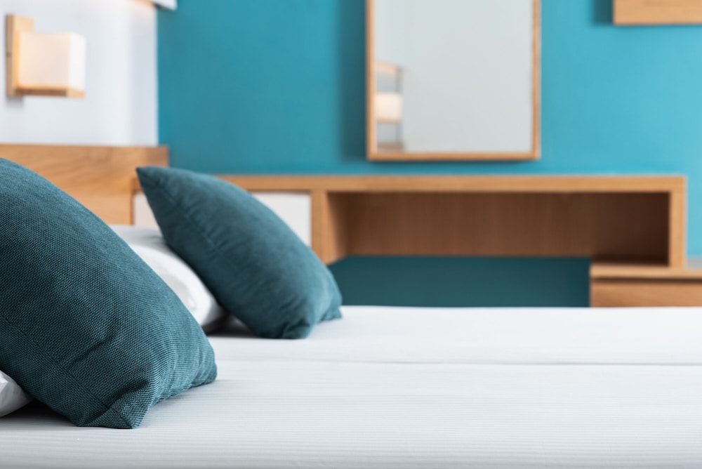 Maleme Mare Beach Resort Hotel — Hotel rooms in Platanias