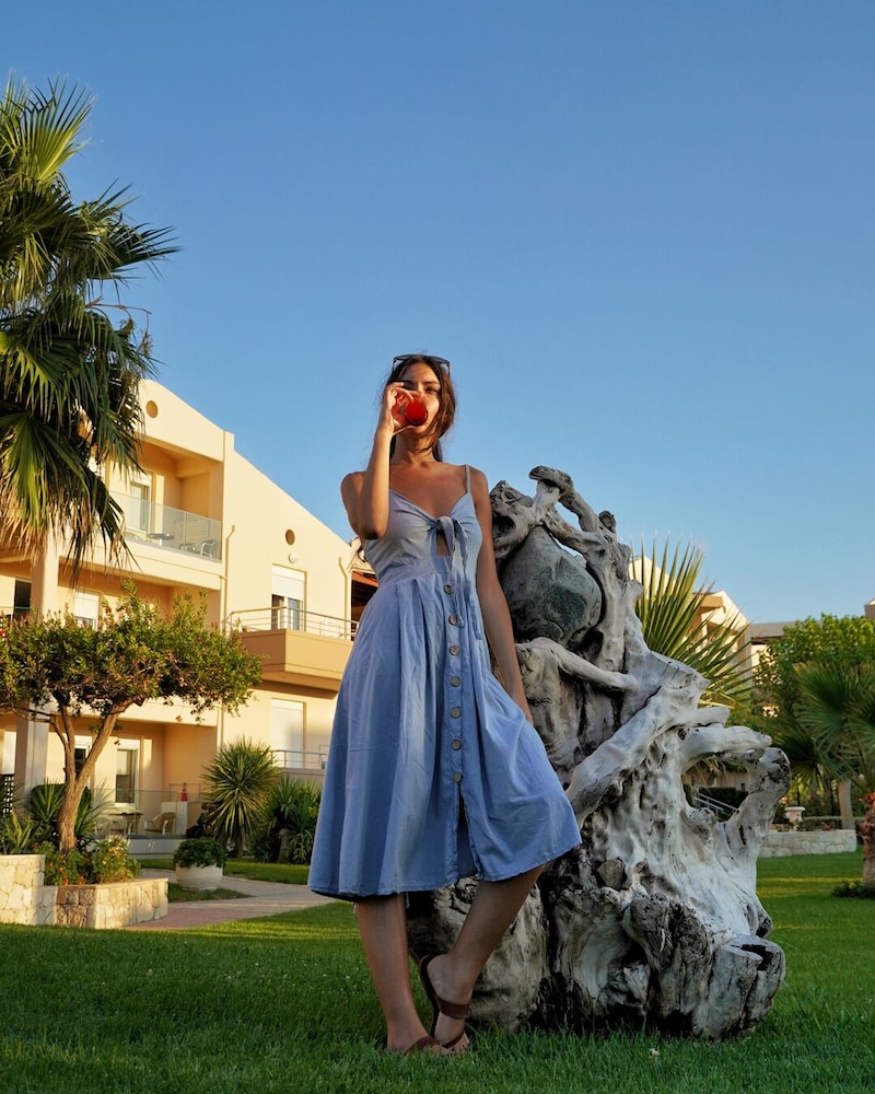 Maleme Mare Beach Resort Hotel — Hotel building in Platanias