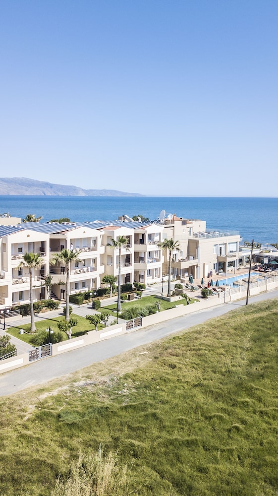 Maleme Mare Beach Resort Hotel — Hotel building in Platanias