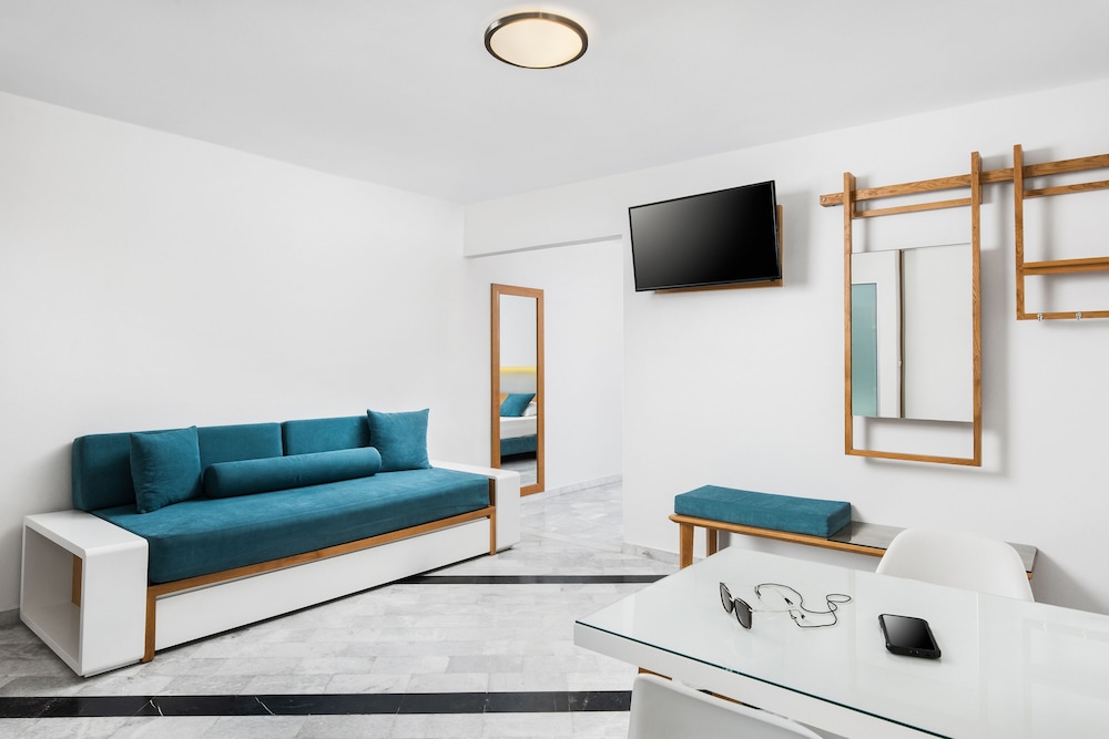 Maleme Mare Beach Resort Hotel — Hotel rooms in Platanias