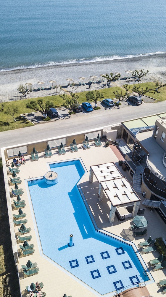 Maleme Mare Beach Resort Hotel — Swimming pool in Platanias