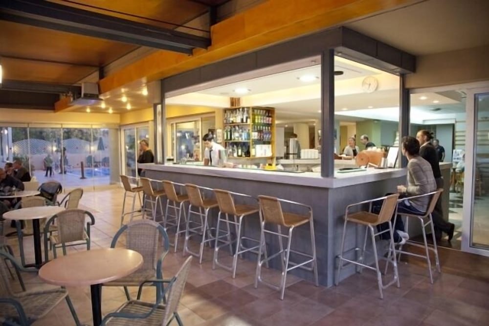 Maleme Mare Beach Resort Hotel — Restaurant & bars in Platanias