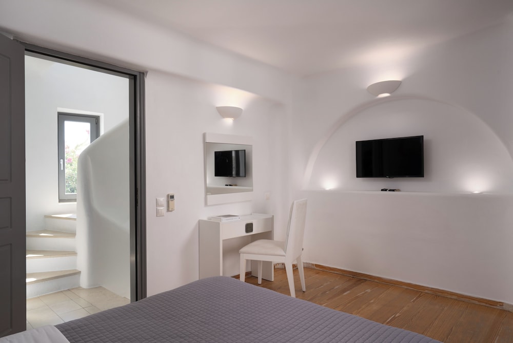 Santorini Princess Presidential Suites — Hotel rooms in Akrotiri, South Aegean