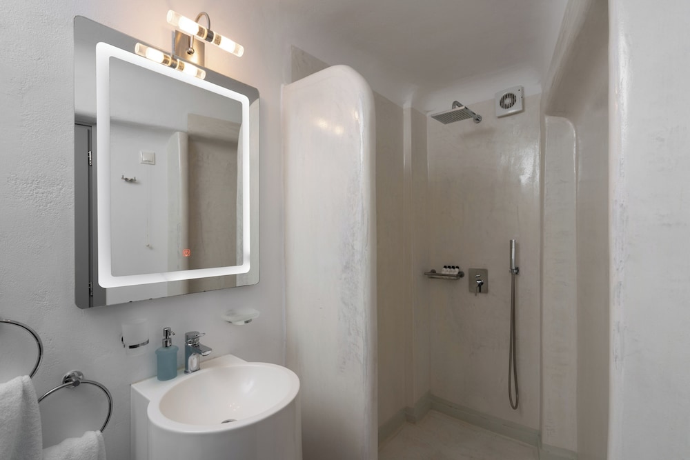 Santorini Princess Presidential Suites — Hotel rooms in Akrotiri, South Aegean