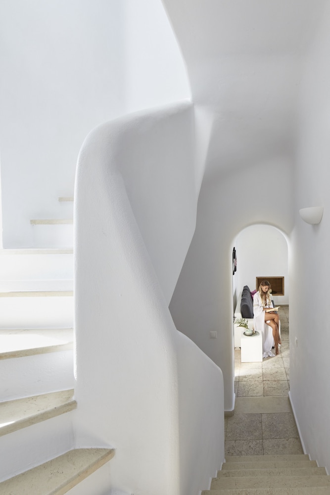 Santorini Princess Presidential Suites — Hotel building in Akrotiri, South Aegean