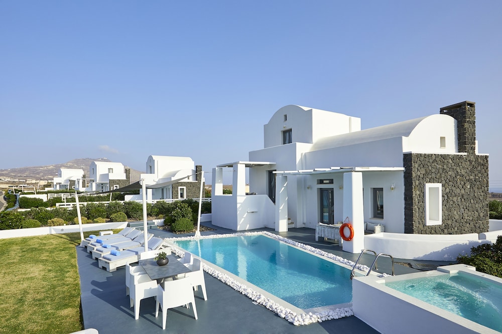 Santorini Princess Presidential Suites — Swimming pool in Akrotiri, South Aegean