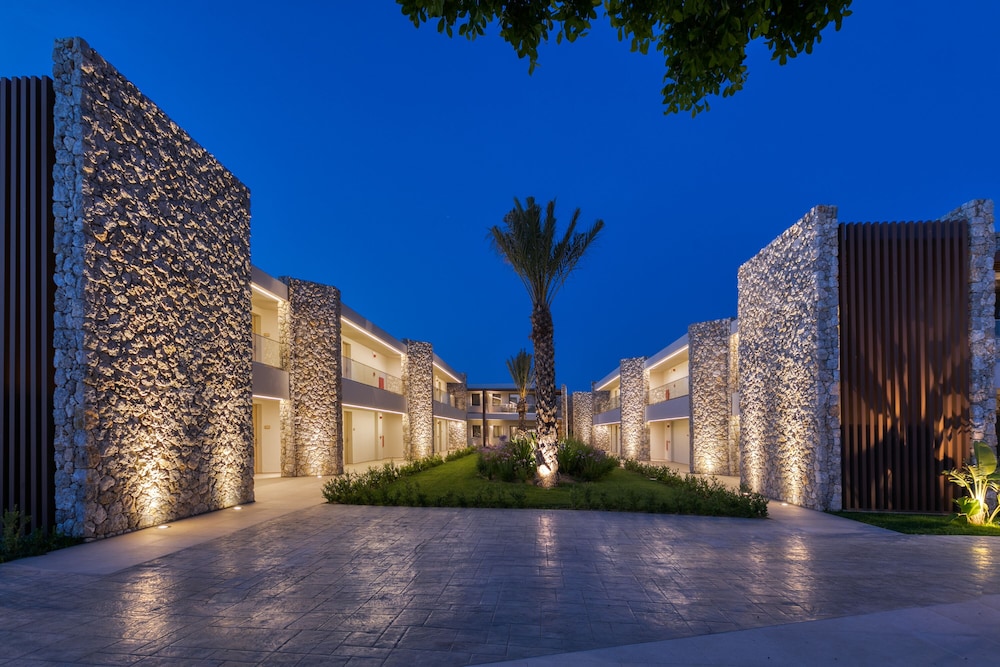Utopia Blu — Hotel building in Tigaki, South Aegean