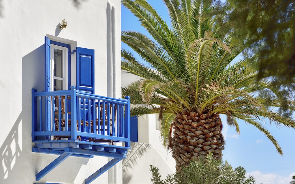 Erato Hotel Mykonos — Hotel building in Ornos, South Aegean