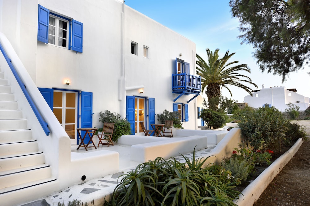 Erato Hotel Mykonos — Hotel building in Ornos, South Aegean