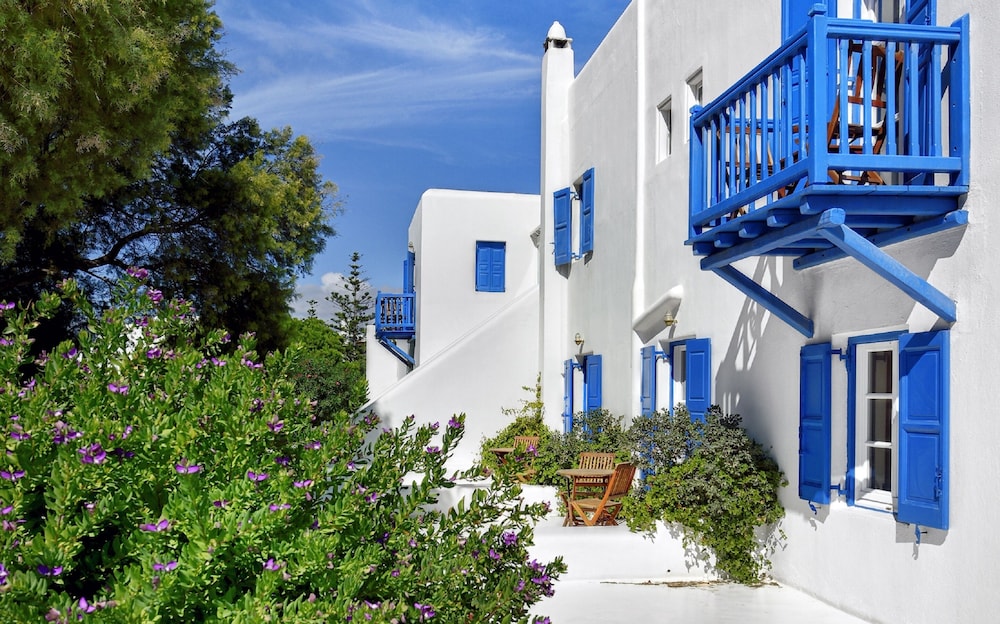 Erato Hotel Mykonos — Hotel building in Ornos, South Aegean