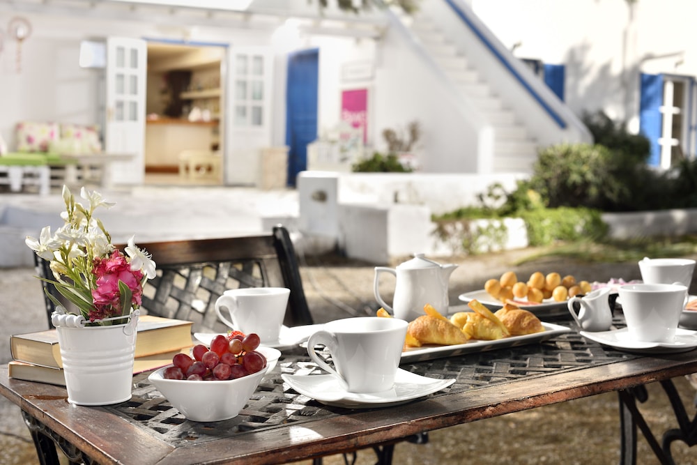 Erato Hotel Mykonos — Restaurant & bars in Ornos, South Aegean