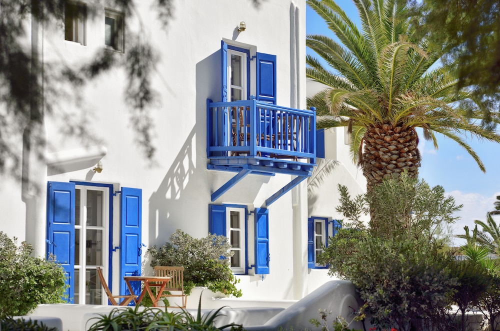 Erato Hotel Mykonos — Hotel building in Ornos, South Aegean
